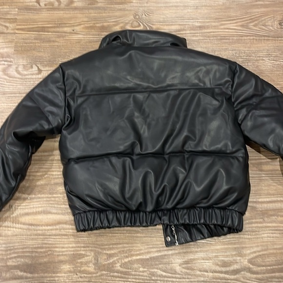 Abercrombie  and Fitch A&F Vegan Leather Puffer black size M~ $160  like new! - Picture 3 of 7